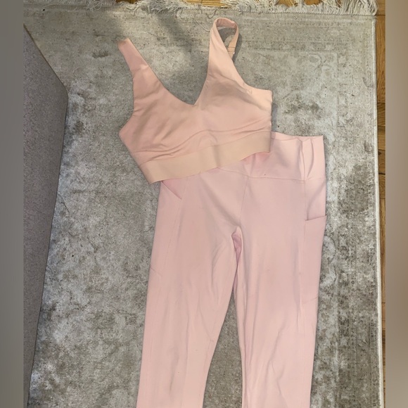 Fabletics workout set - Picture 4 of 4